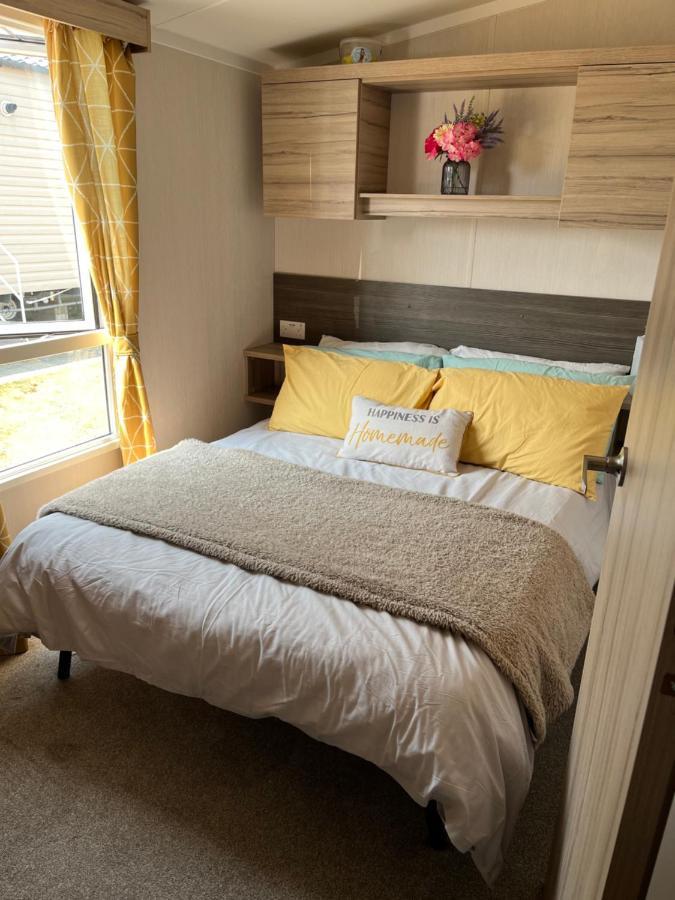 Beautiful Caravan In Trecco Bay! 74 Sycomore ブリジェンド エクステリア 写真