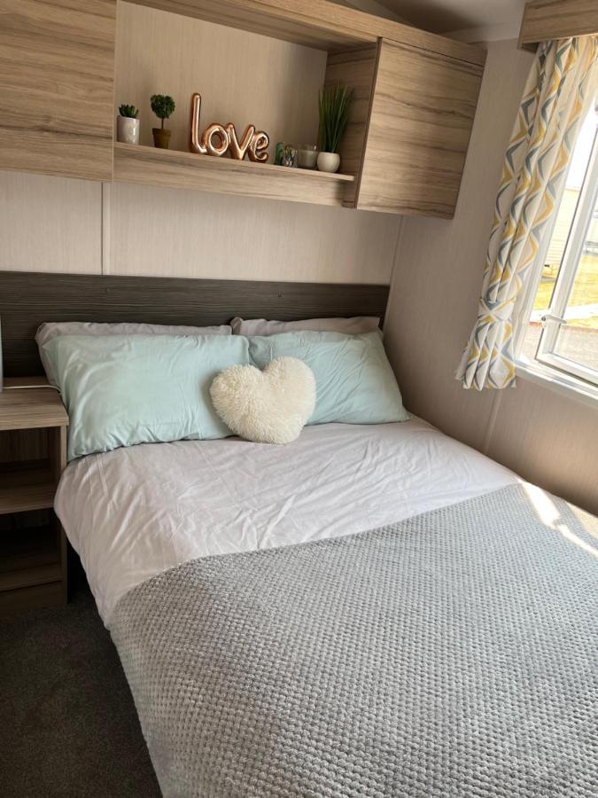 Beautiful Caravan In Trecco Bay! 74 Sycomore ブリジェンド エクステリア 写真