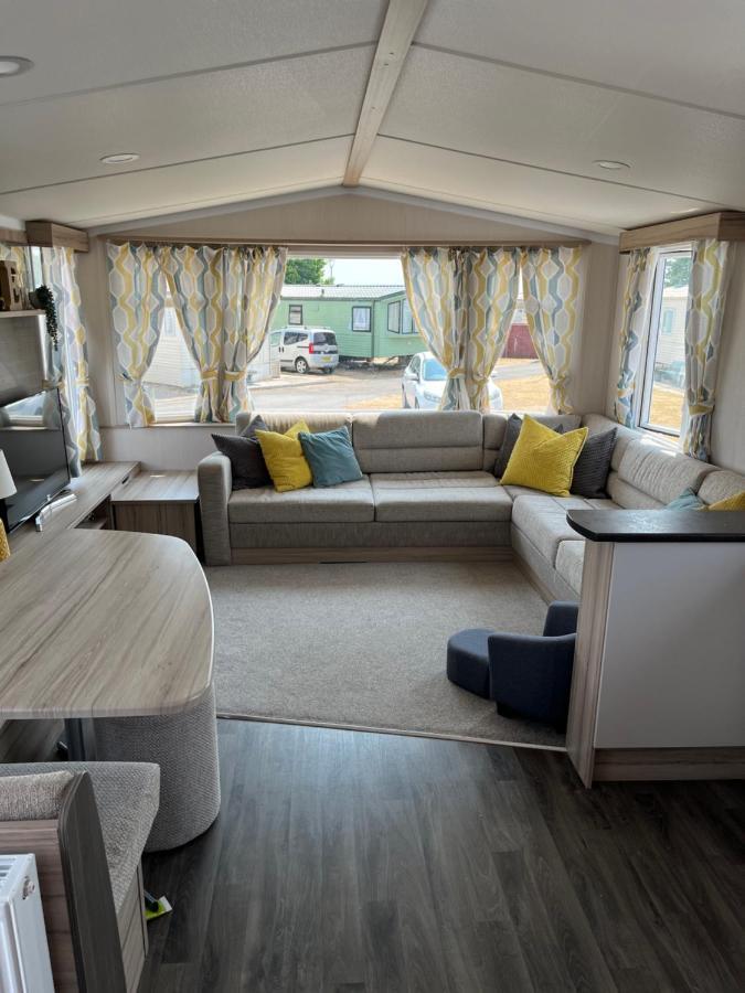 Beautiful Caravan In Trecco Bay! 74 Sycomore ブリジェンド エクステリア 写真